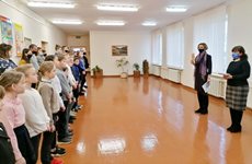 Общешкольная линейка, посвященная Дню Конституции Республики Беларусь